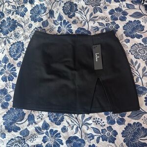 Lulu’s NWT Black Mini Skirt with Slit